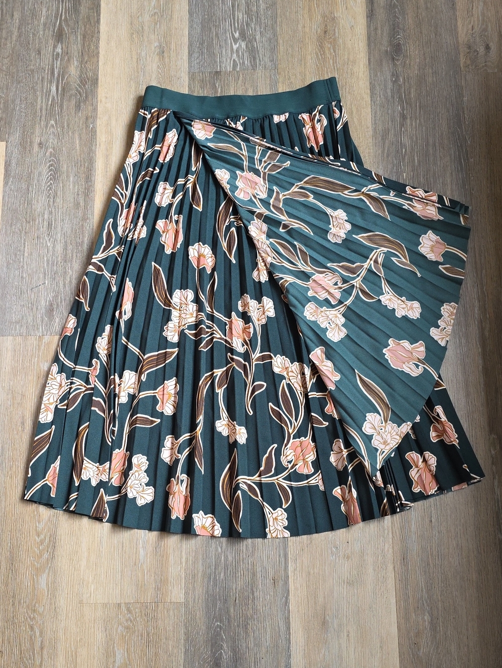 DR2 Pleated Floral Midi Skirt - Picture 4 of 15